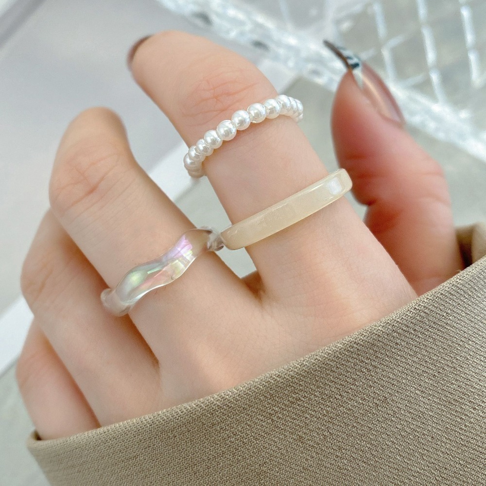 Street Fashion Essentials - Accessoires minimalistes en acrylique, essentiels pour