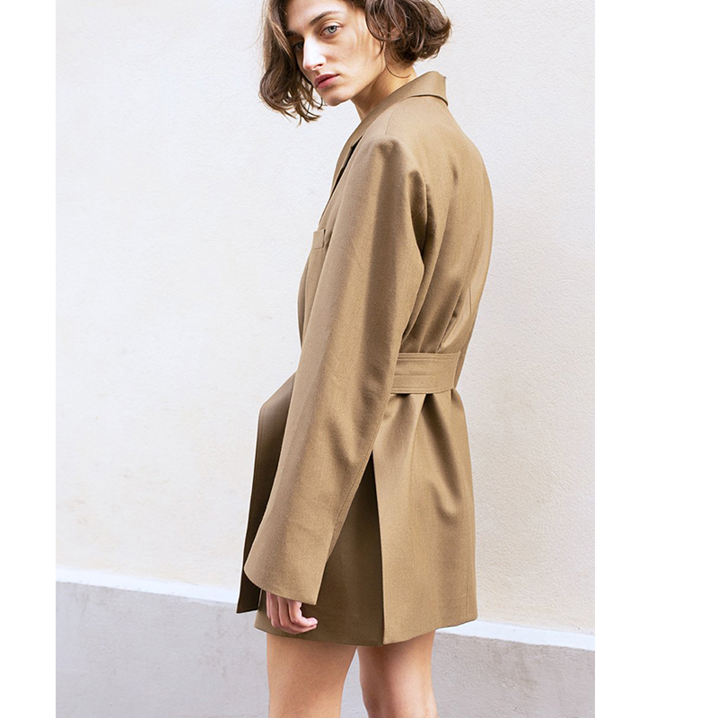 Street Fashion Week - Robe tailleur midi chic kaki, style