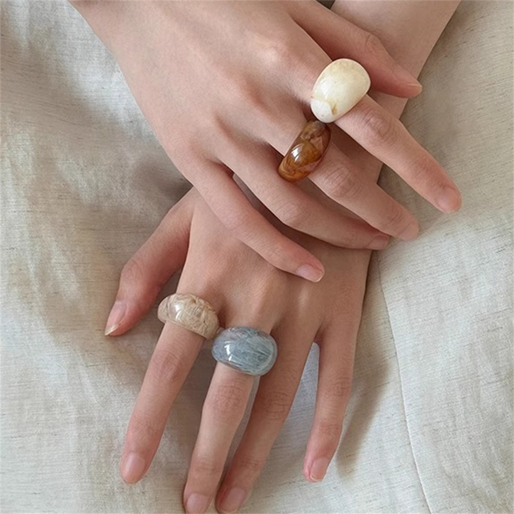 Street Fashion Blog - Bague Unique en acrylique pour femmes
