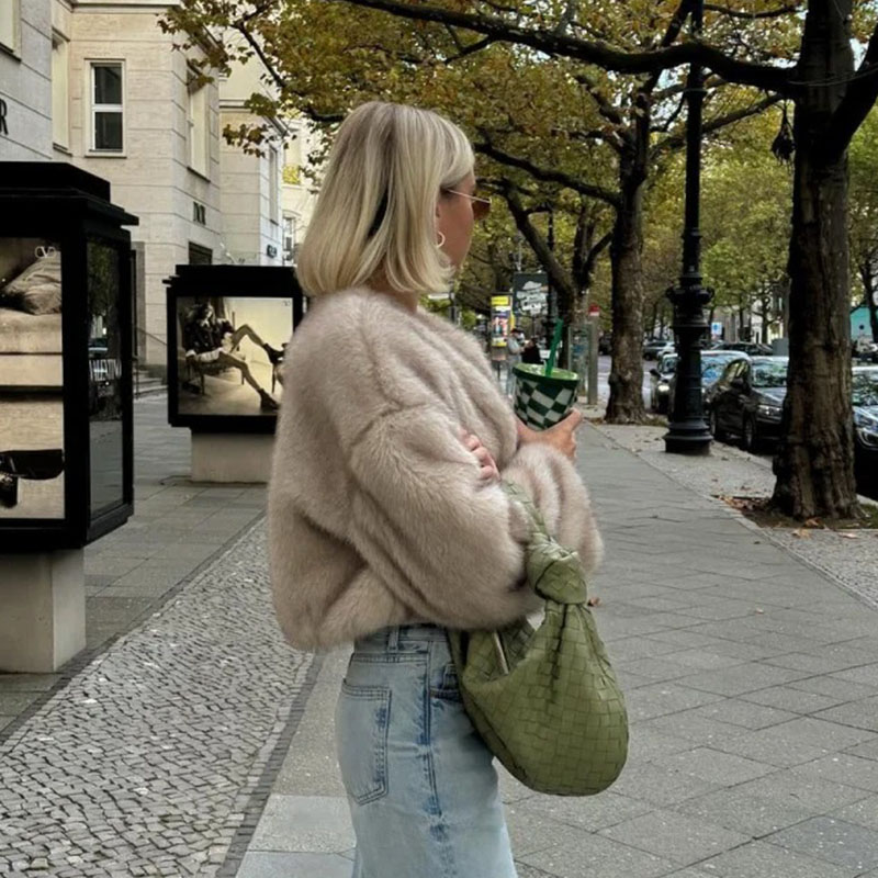 Manteau court en fausse fourru - Street Fashion Week avis et prix